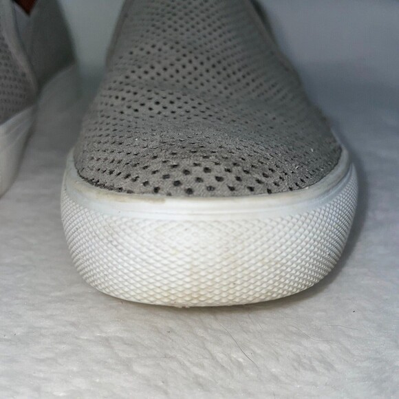 Steve Madden Zarayy Perforated Faux Suede Slip on Sneakers Flats Grey Womens 8.5 - Picture 5 of 10
